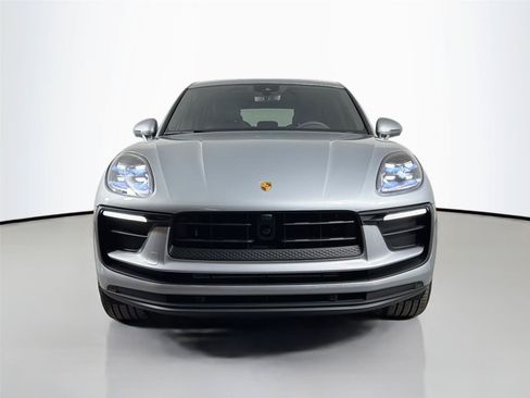Certified 2026 Porsche Macan AWD/4WD image 10
