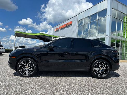 Used 2024 Porsche Cayenne Coupe AWD/4WD image 3