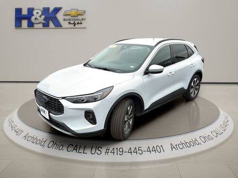 Used 2025 Ford Escape Platinum image 4