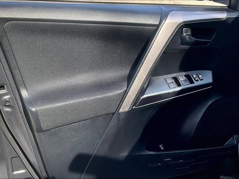 Used 2018 Toyota RAV4 LE w/ All Weather Liner Package image 20