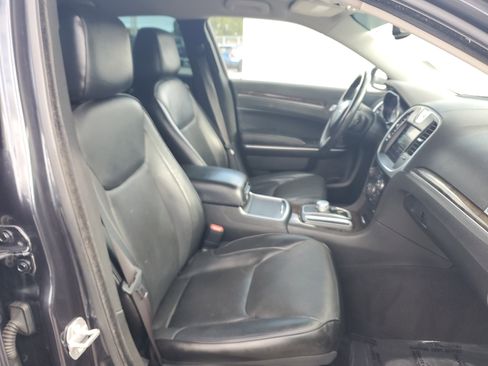 Used 2019 Chrysler 300 Limited image 16