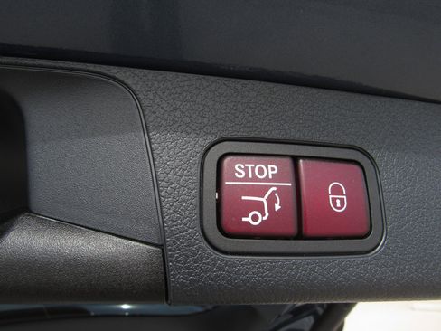 Used 2023 Mercedes-Benz GLB 250 4MATIC image 14