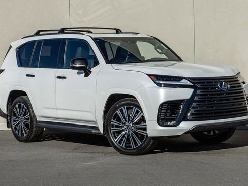 Used 2024 Lexus LX 600 4WD w/ Luxury Package image 17