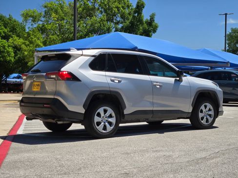 Used 2020 Toyota RAV4 LE FWD image 3