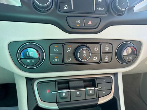 Used 2024 GMC Terrain Denali AWD/4WD image 18
