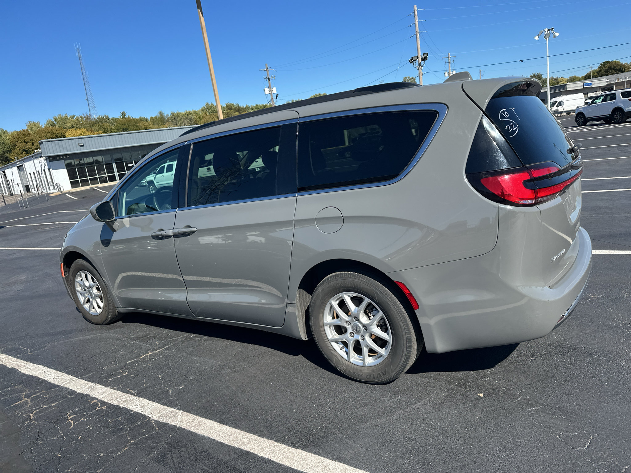 Used 2022 Chrysler Pacifica Touring-L FWD image 19