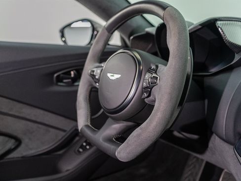 Used 2023 Aston Martin V8 Vantage Coupe RWD image 55