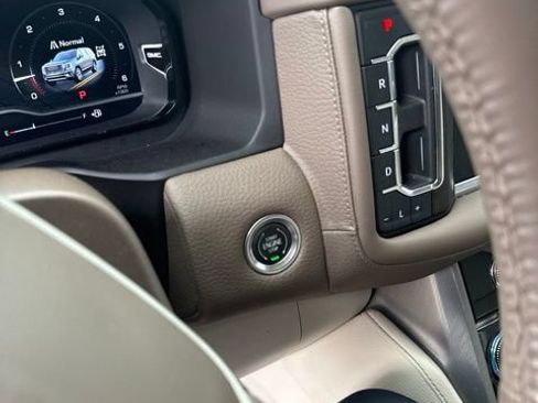 Used 2022 GMC Yukon Denali AWD/4WD image 36
