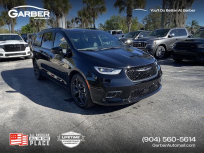 New 2026 Chrysler Pacifica Select