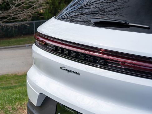 New 2026 Porsche Cayenne image 15