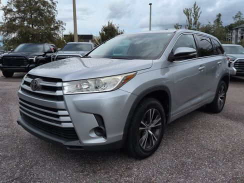 Certified 2018 Toyota Highlander LE FWD image 2