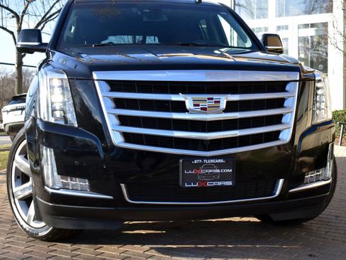 Used 2017 Cadillac Escalade Luxury image 7