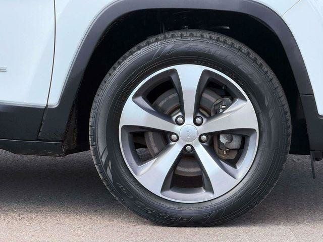 Certified 2020 Jeep Cherokee Limited AWD/4WD image 9