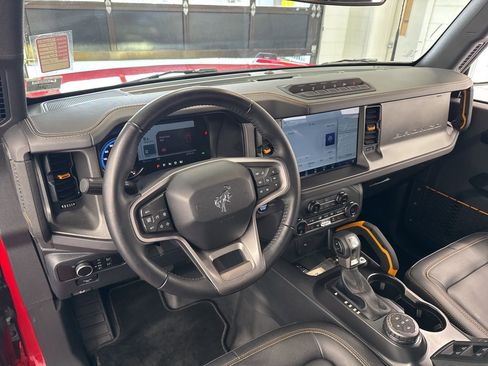 Used 2024 Ford Bronco Badlands w/ Sasquatch Package AWD/4WD image 16