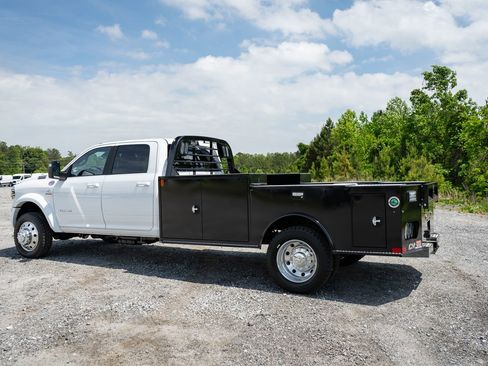 New 2026 RAM 4500 4x4 Crew Cab DRW w/ Laramie Trim Package image 19