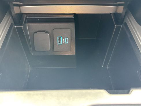 Used 2022 Ford Explorer XLT w/ Equipment Group 202A image 35