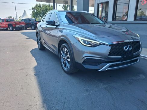 Used 2018 INFINITI QX30 AWD image 2