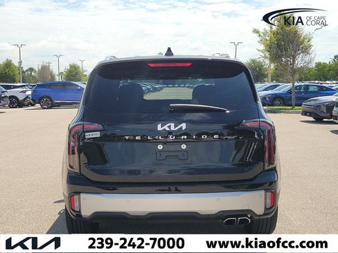 Certified 2024 Kia Telluride EX w/ EX Captain's Chair Package FWD image 5