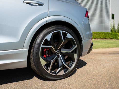 Certified 2024 Audi RS Q8 AWD/4WD image 9