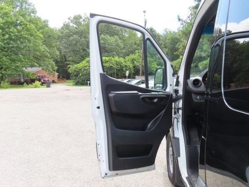 Used 2021 Mercedes-Benz Sprinter 2500 image 18
