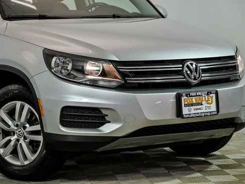 Used 2017 Volkswagen Tiguan S image 2