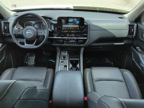Used 2024 Nissan Pathfinder SL FWD image 16