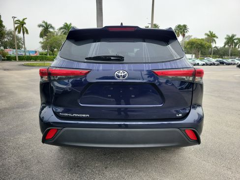 Used 2022 Toyota Highlander LE image 6