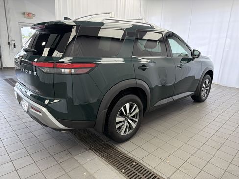 Used 2025 Nissan Pathfinder SL FWD image 4