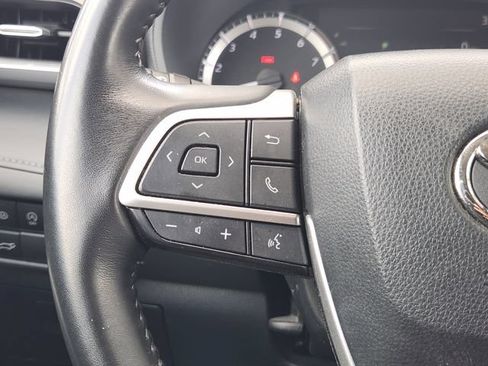 Used 2023 Toyota Highlander LE FWD image 24