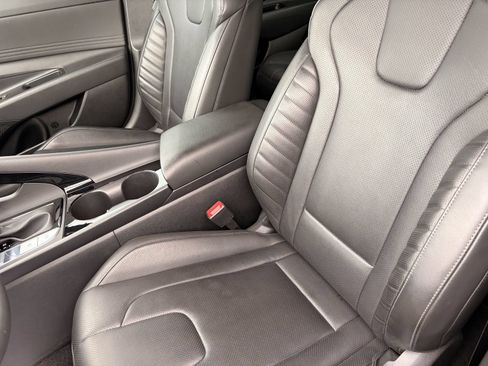 Used 2025 Hyundai Elantra Limited FWD image 18