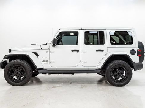 Used 2018 Jeep Wrangler Unlimited Sahara AWD/4WD image 25