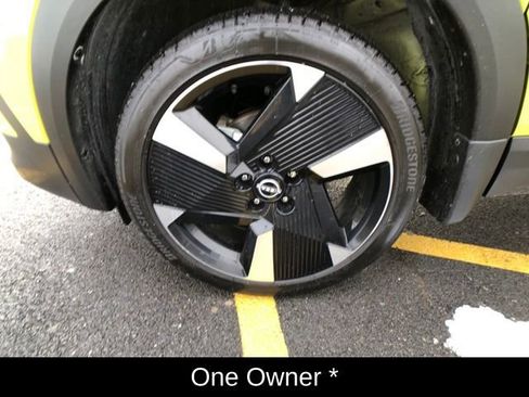 Certified 2025 Nissan Kicks SR image 12