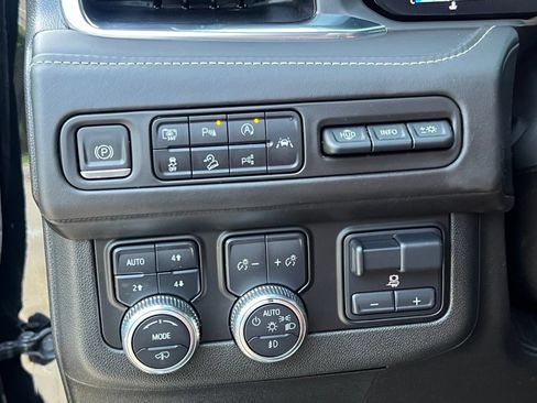 Used 2023 GMC Yukon Denali Ultimate AWD/4WD image 30