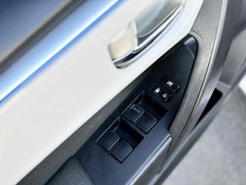 Used 2015 Toyota Corolla LE FWD image 14