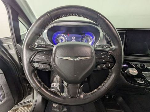 Used 2021 Chrysler Pacifica Touring-L w/ S Appearance Package AWD/4WD image 17