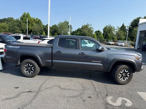 Used 2022 Toyota Tacoma TRD Off-Road w/ Technology Package AWD/4WD image 3