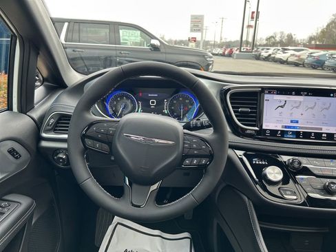 New 2026 Chrysler Pacifica Limited w/ S Appearance Package FWD image 29