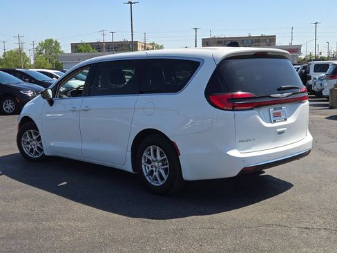 Certified 2024 Chrysler Pacifica Touring-L FWD image 17