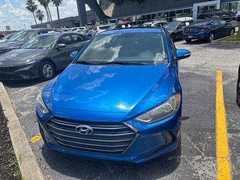 Used 2017 Hyundai Elantra Limited w/ Limited Tech Package 04 FWD image 2