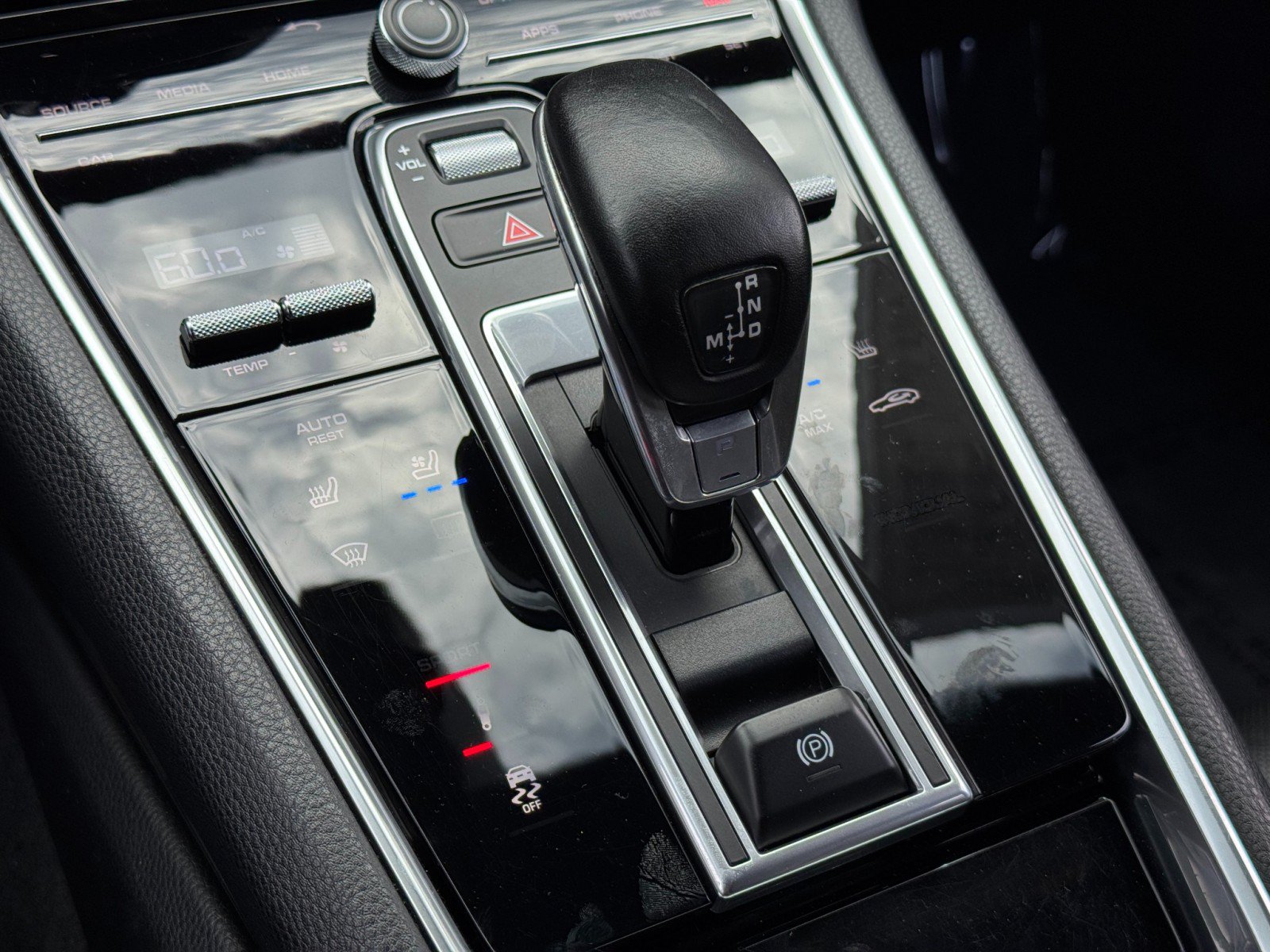 Used 2018 Porsche Panamera image 33