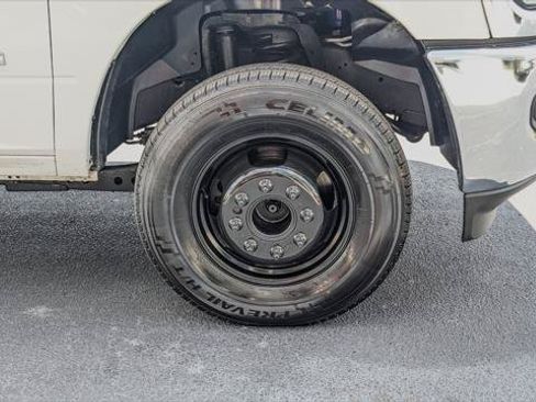 Used 2022 RAM 3500 Tradesman w/ Chrome Appearance Group AWD/4WD image 32