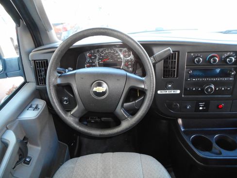 Used 2016 Chevrolet Express 2500 RWD image 24