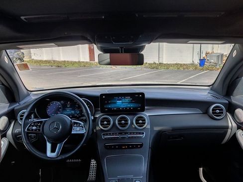 Used 2022 Mercedes-Benz GLC 300 4MATIC image 3
