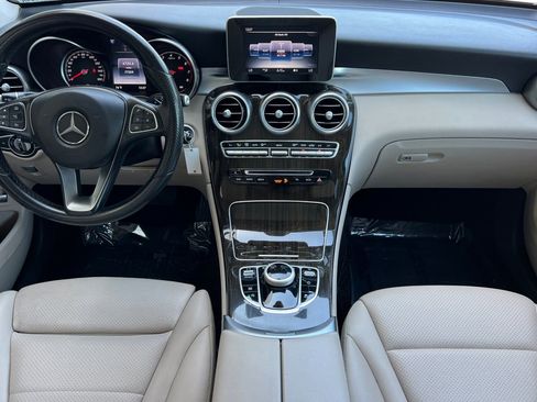 Used 2017 Mercedes-Benz GLC 300 4MATIC image 3