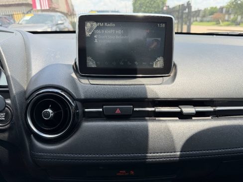 Used 2017 Toyota Yaris iA FWD image 12
