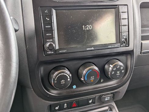 Used 2017 Jeep Patriot Latitude AWD/4WD image 12