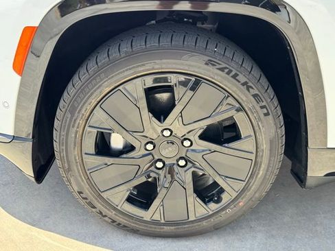 New 2025 Jeep Wagoneer S Launch Edition image 9