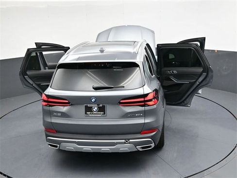 New 2026 BMW X5 xDrive50e w/ Climate Comfort Package image 36