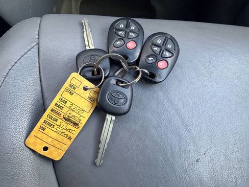 Used 2010 Toyota Sienna XLE Limited image 49