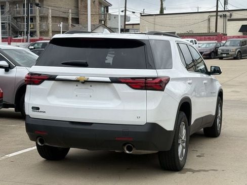 Used 2023 Chevrolet Traverse LT FWD image 4